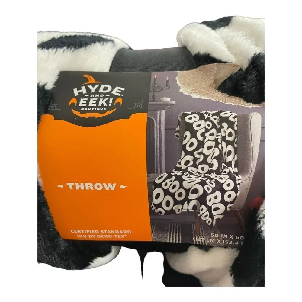 HALLOWEEN BOO THROW‎